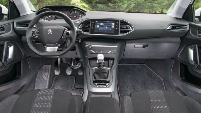 Σύγχρονο αισθητικά το εσωτερικό του Peugeot